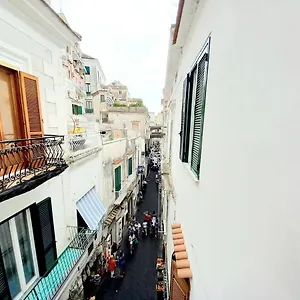 apartment-central.hotels-amalfi.com/